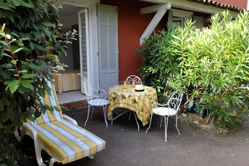 Hotel Du Bosquet Pegomas Exterior photo
